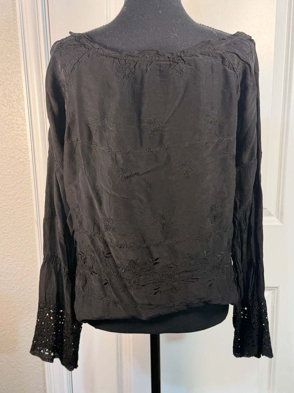 Johnny Was Black Embroidered Long Sleeve Blouse Size M - Picture 8 of 8